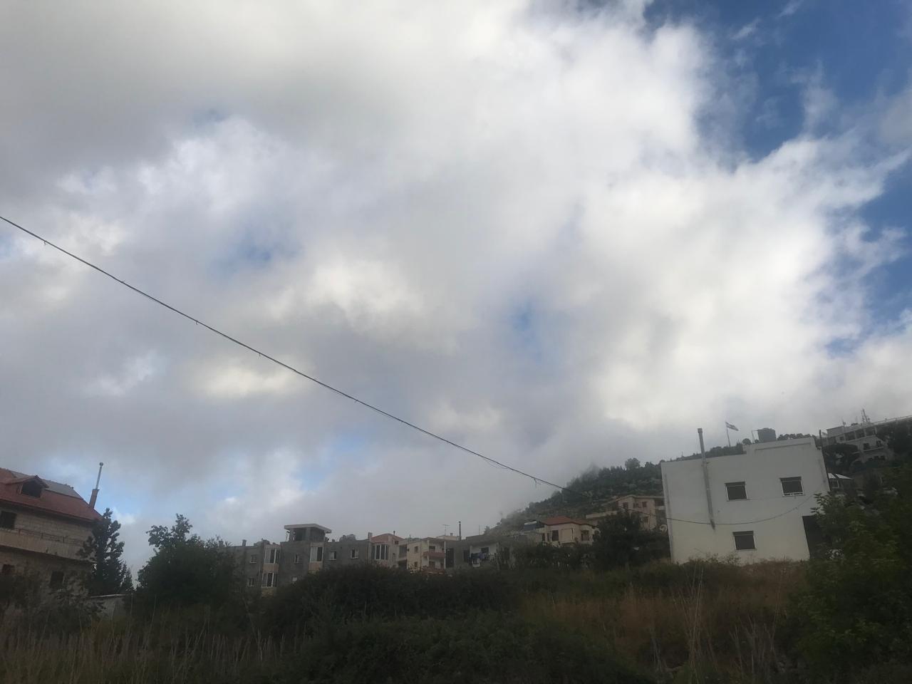 بالصور- فجر خريفي بارد في المناطق الجبلية الشمالية